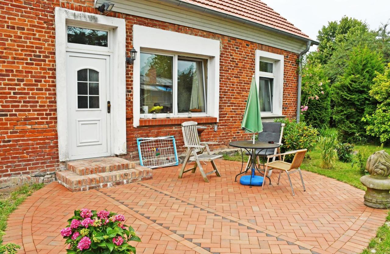 Ferienwohnungen Im Gutshaus Gnies Luaran gambar