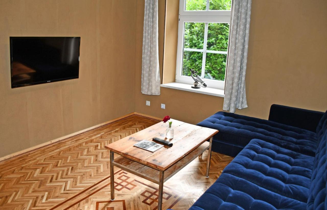 Ferienwohnungen Im Gutshaus Gnies Luaran gambar